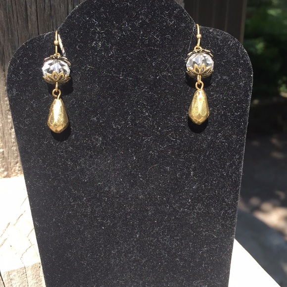 SOLD Premium Designs Necklace & Earrings Set - Picture 3 of 5